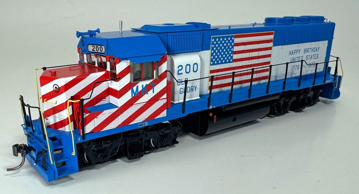 Rapido Trains Inc HO 40559 DCC/ESU LokSound V5 Equipped EMD GP40 Locomotive Missouri-Kansas-Texas MKT 'Bicentennial Scheme' MKT #200