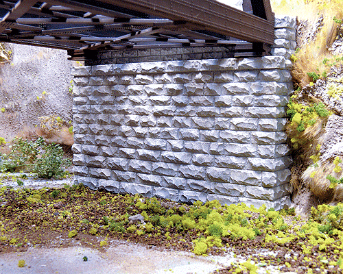 Chooch Enterprises N 9850 Double-Track Cut Stone Bridge Abutment 2-Pack
