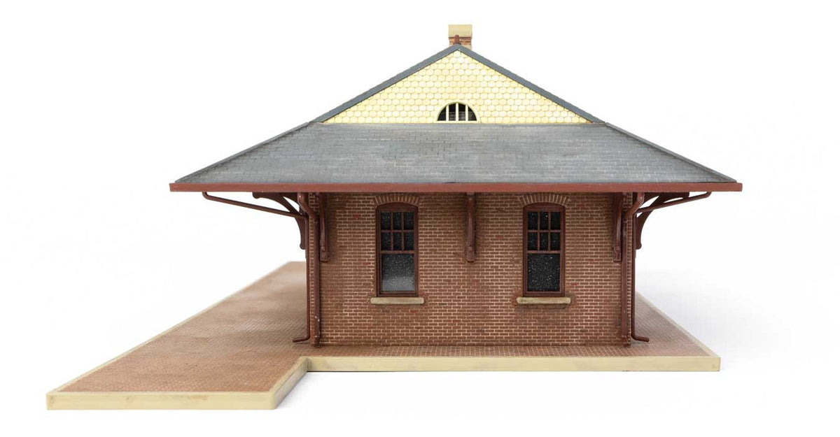 Walthers Cornerstone HO 933-3553 Pennsylvania System Brick Combination Station - Kit