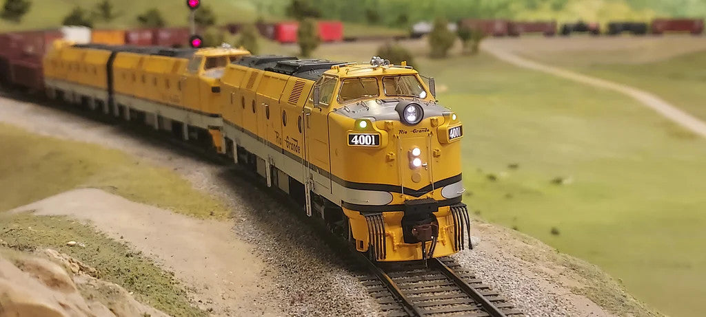 PIKO HO 97454 DCC/SmartDecoder XP 5.1 Sound Equipped Krauss-Maffei ML4000 Diesel Locomotive Rio Grande D&RGW #4002