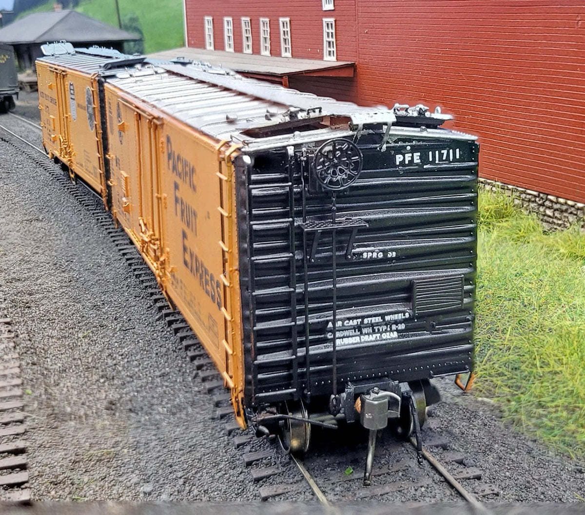 Rapido Trains Inc HO 196007A PFE R-40-27 Reefer PFE '1970s TIV Repaint' #1 - Single Car