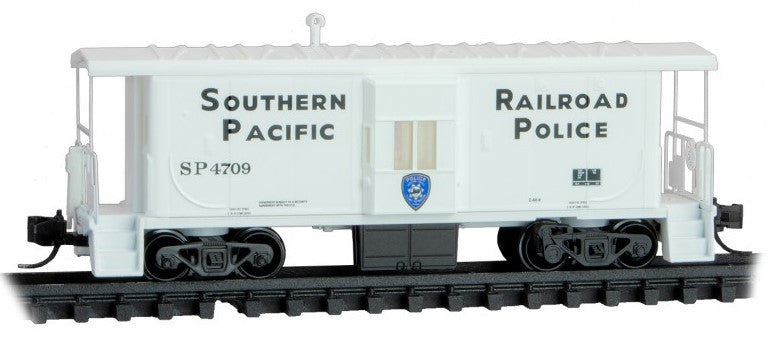 Micro Trains Line N 983 00 212 Bay Window & Steel Cupola Caboose Set Southern Pacific - 2-Pack - Jewel Cases