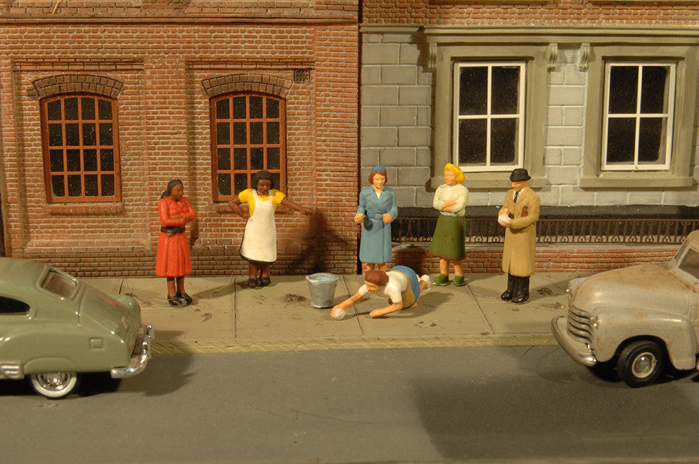 Bachmann SceneScapes Figures HO 33117 Sidewalk People 6-Pack