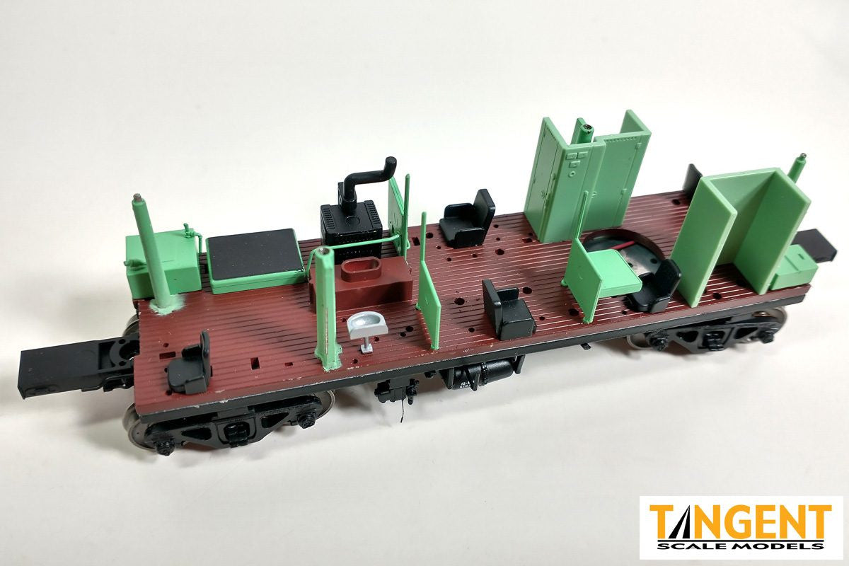 Tangent Scale Models HO 60414-01 ICC Bay Window Caboose Chicago & Northwestern Lease 1980+ w/ FRA Red Light UP #24503