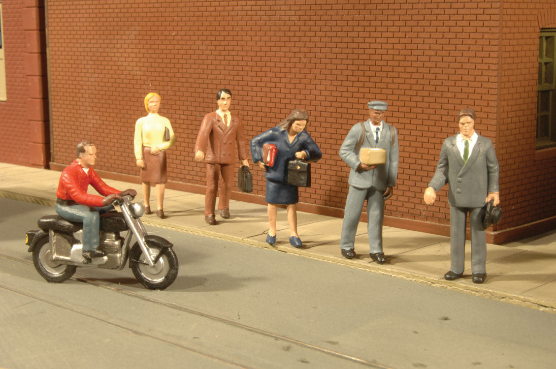 Bachmann SceneScapes Figures HO 33101 City People with Motorcycle 7-Pack