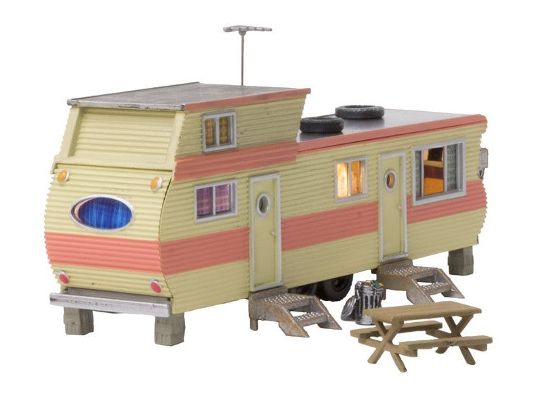 Woodland Scenics N BR4951 Built-&-Ready Landmark Structure Double Decker Trailer w/lights Assembled