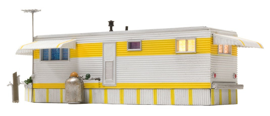 Woodland Scenics N BR4952 Built-&-Ready Landmark Structure Sunny Days Trailer w/lights Assembled