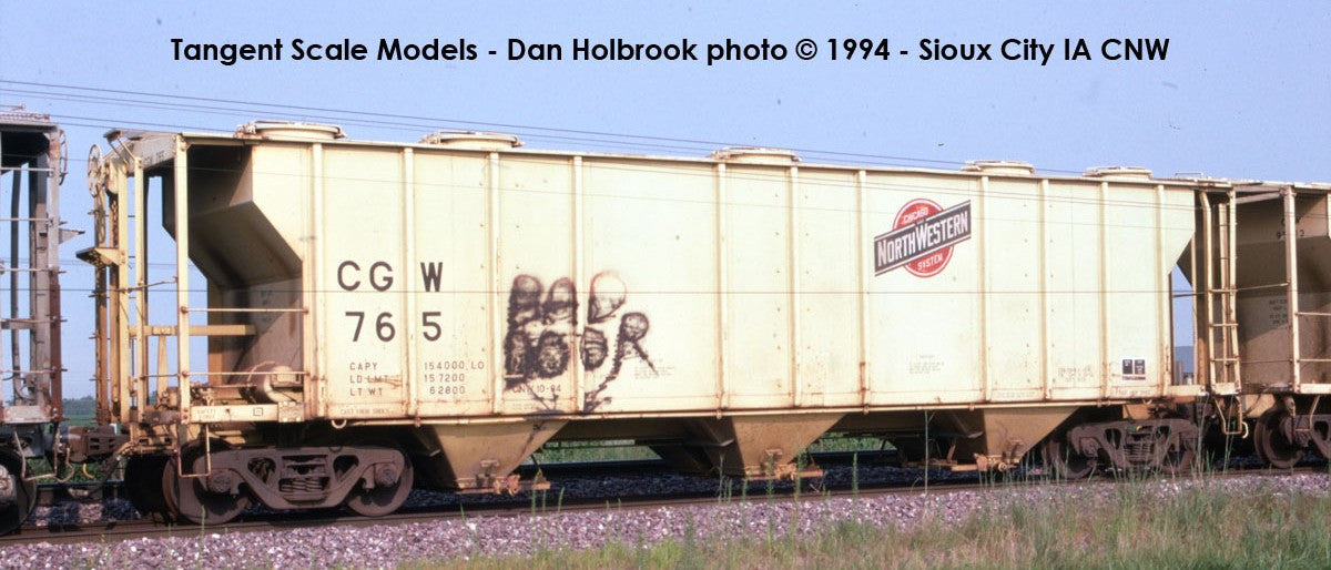 Tangent Scale Models HO 35016-02 PS-2 3215CuFt Covered Hopper Chicago Great Western 'Zito Repaint 1984' CGW #766