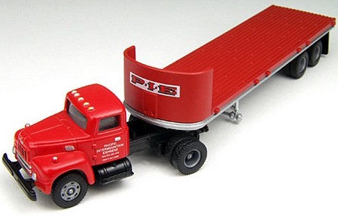 Classic Metal Works Mini Metals HO CMW31123 International Harvester R-190 Tractor with 32' Flatbed Trailer P-I-E