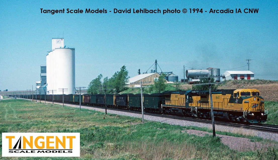 Tangent Scale Models HO 24061-02 Pullman-Standard PS 4000 100T Triple Coal Hopper Chicago & North Western Phase 2 'Clinton Repaint 8-1985' CNW #135201