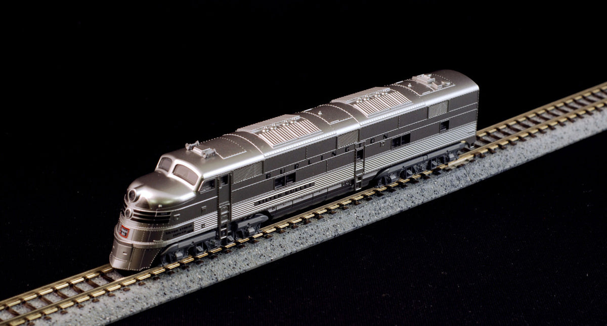 Kato N 106-090-LS-DMW Chicago Burlington and Quincy CB&Q EMD E5A Diesel Locomotive with DCC/ESU LokSound V5 and 5 Lighted Passenger Cars 'Silver Streak Zephyr' - 6-Piece Set