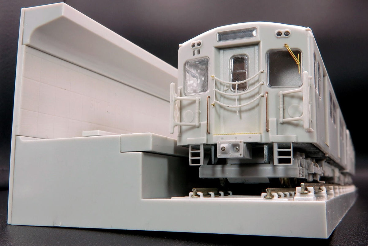 Rapido Trains Inc HO 206004 Unpowered TTC 'G-Class' Subway 'A-B' 2-car Train + Display Platform #5000+5001 2-Car Set