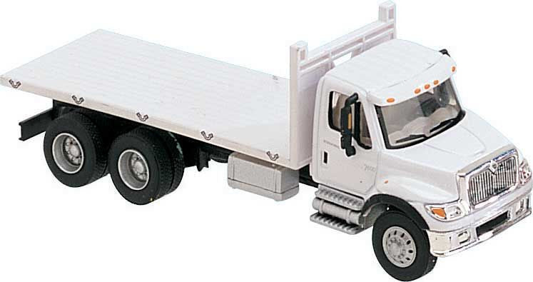 Walthers SceneMaster HO 949-11650 International 7600 3-Axle Flatbed Truck Assembled - white cab white bed