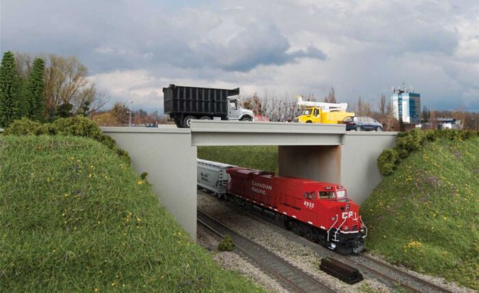 Walthers Cornerstone HO 933-4566 Modern Concrete Highway Overpass - Kit