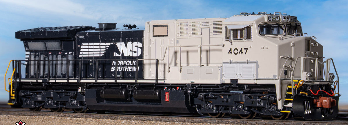 ScaleTrains Rivet Counter N SXT40842 DCC Ready GE AC44C6M Locomotive Norfolk Southern 'Horsehead w/Primer Cab' NS #4047