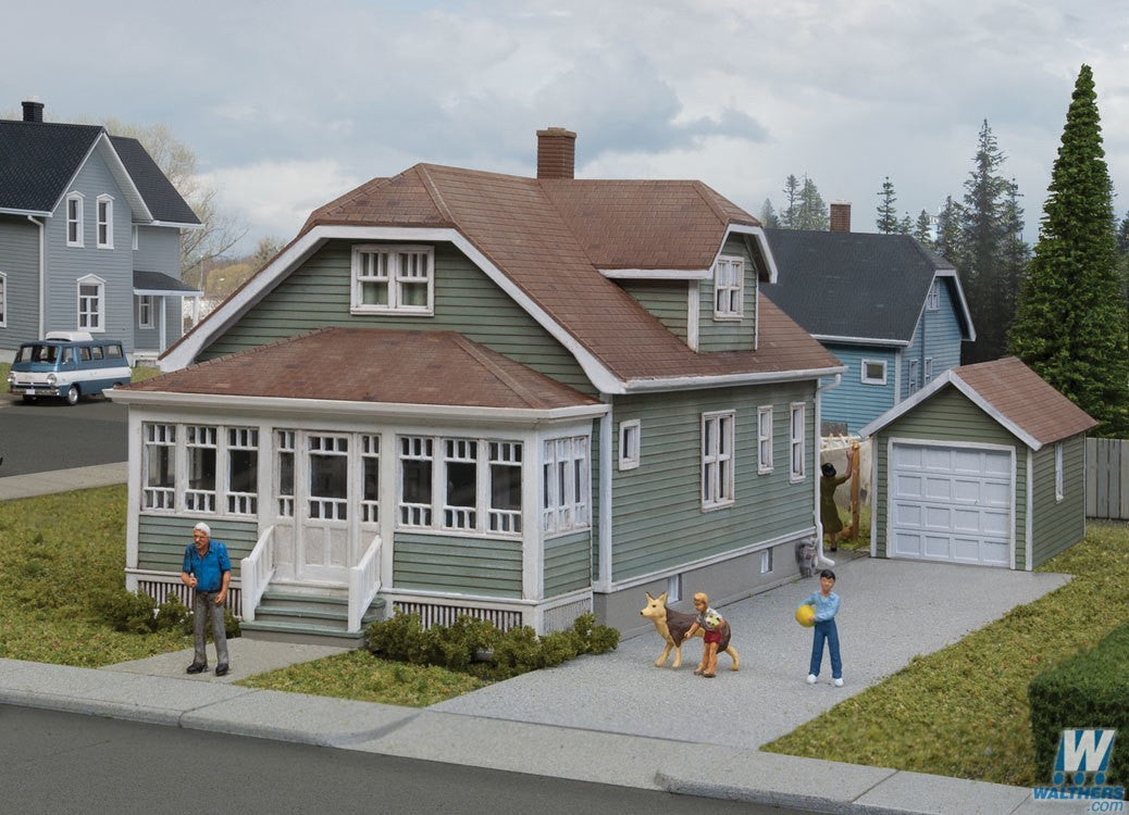 Walthers Cornerstone HO 933-3791 Updated American Bungalow with Garage - Kit