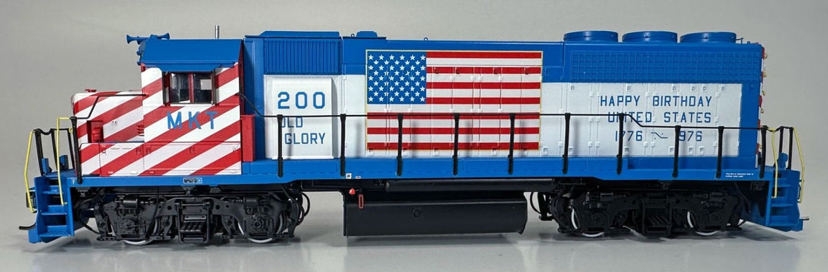 Rapido Trains Inc HO 40559 DCC/ESU LokSound V5 Equipped EMD GP40 Locomotive Missouri-Kansas-Texas MKT 'Bicentennial Scheme' MKT #200