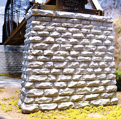Chooch Enterprises HO 8431 Single-Track Cut Stone Bridge Pier w/Rectangular Base