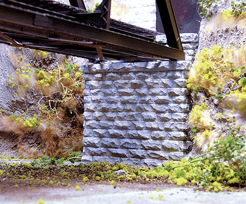 Chooch Enterprises N 9840 Single-Track Cut Stone Bridge Abutment 2-Pack