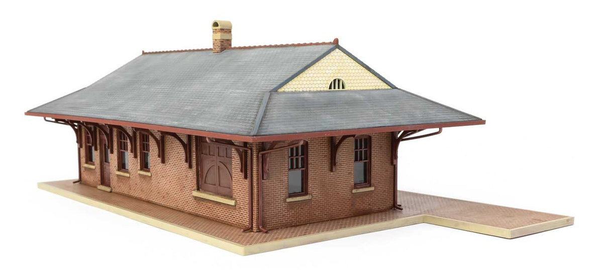 Walthers Cornerstone HO 933-3553 Pennsylvania System Brick Combination Station - Kit