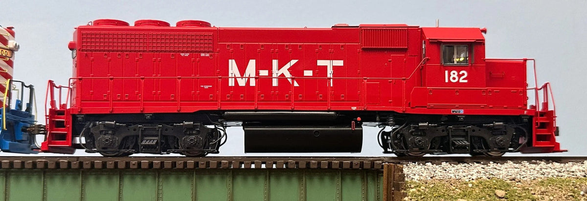 Rapido Trains Inc HO 40557 DCC/ESU LokSound V5 Equipped EMD GP40 Locomotive Missouri-Kansas-Texas 'Red Scheme' MKT #189