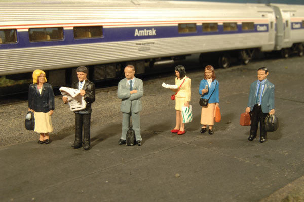 Bachmann SceneScapes Figures HO 33110 Standing Platform Passengers 6-Pack
