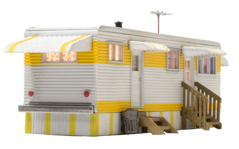 Woodland Scenics N BR4952 Built-&-Ready Landmark Structure Sunny Days Trailer w/lights Assembled