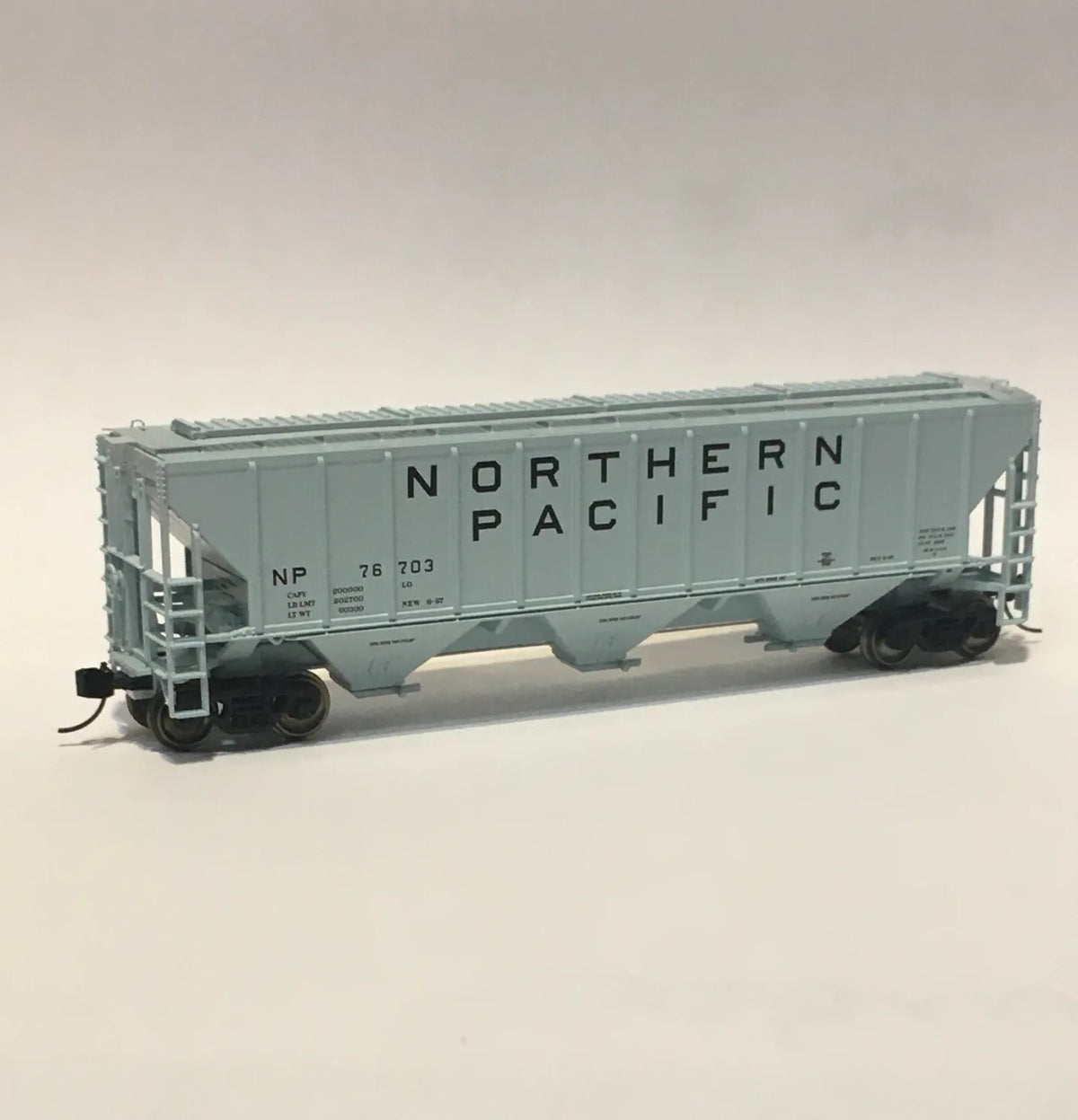 Trainworx N 24433-06 Pullman-Standard PS2-CD 4427 High-Side Covered Hopper Northern Pacific NP #76995