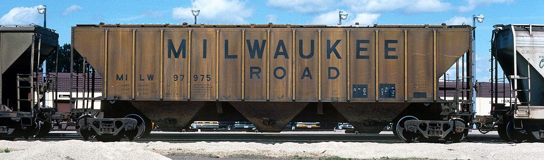 Tangent Scale Models HO 21036-01 Pullman-Standard PS-2 4427 High Side Covered Hopper Milwaukee Road 'Delivery 3-1967' MILW #97885