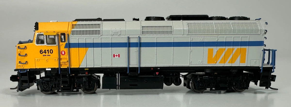 Rapido Trains Inc N 580511 DCC/ESU LokSound V5 Equipped F40PH-2D Locomotive VIA Rail 'Original Scheme' VIA #6410