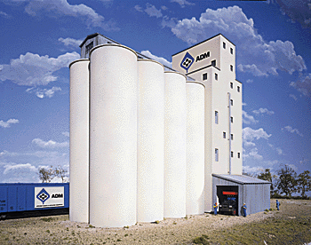 Walthers Cornerstone HO 933-3023 Elevator Add-On Silos - Kit