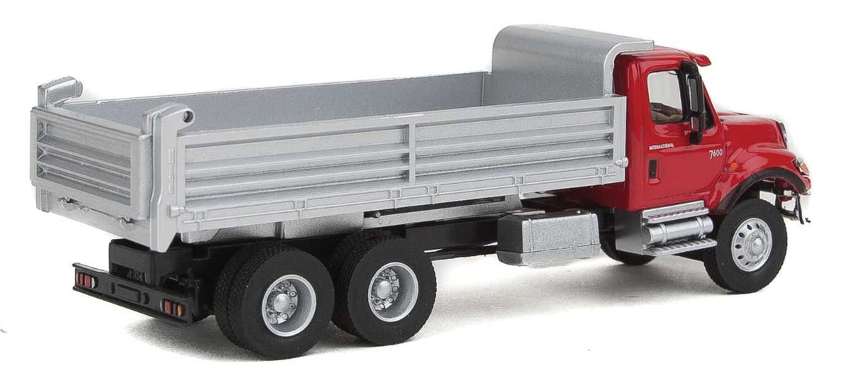 Walthers SceneMaster HO 949-11662 International 7600 3-Axle Heavy Duty Dump Truck Red Cab Silver Dump Body - Assembled