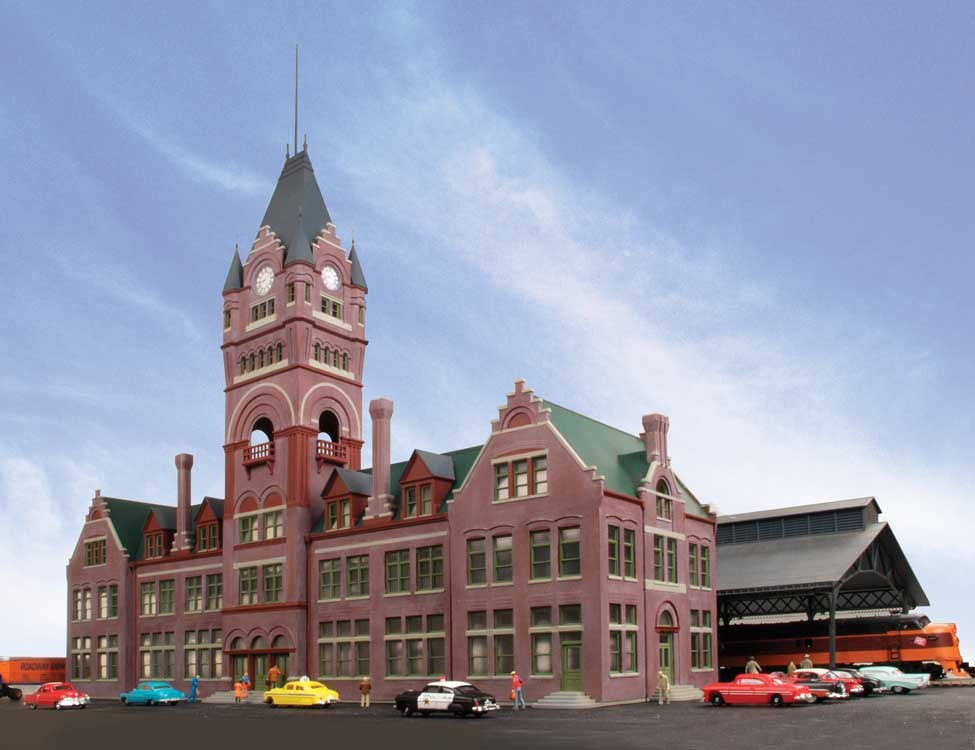 Walthers Cornerstone HO 933-2946 Milwaukee Everett Street Station and Train Shed - Kit